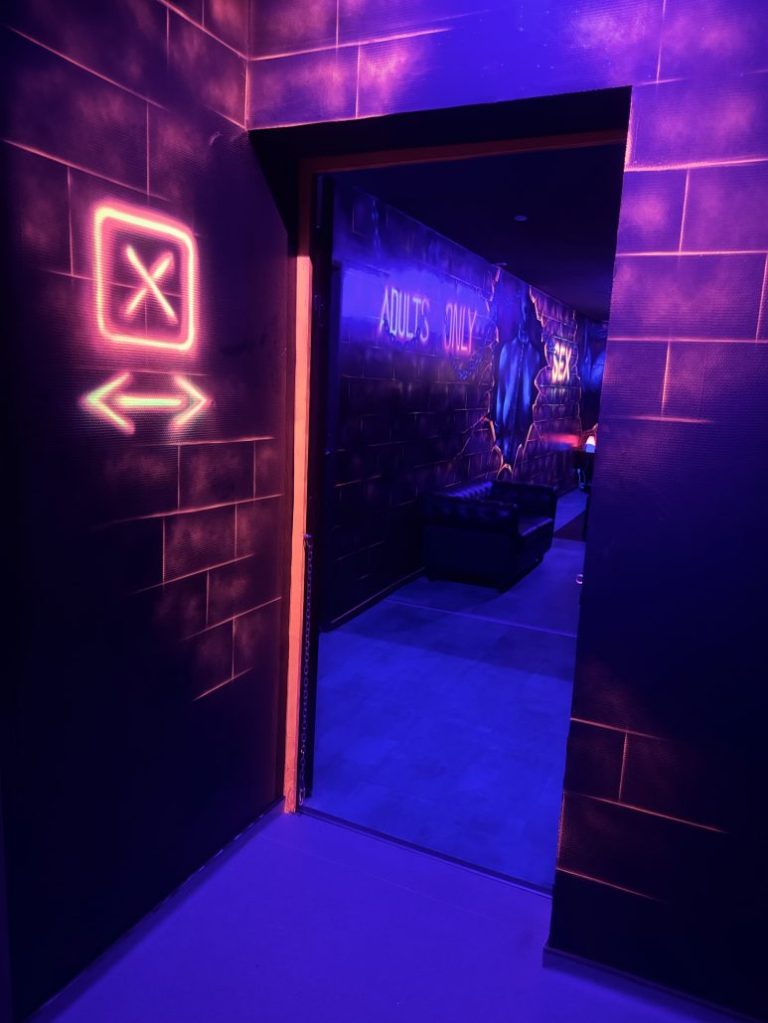Entree neon - L IDEAL SAUNA, Agen