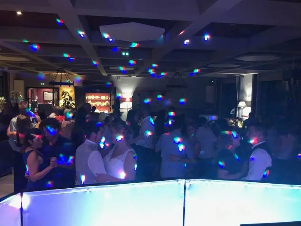 Soirée dansante et effets lumineux